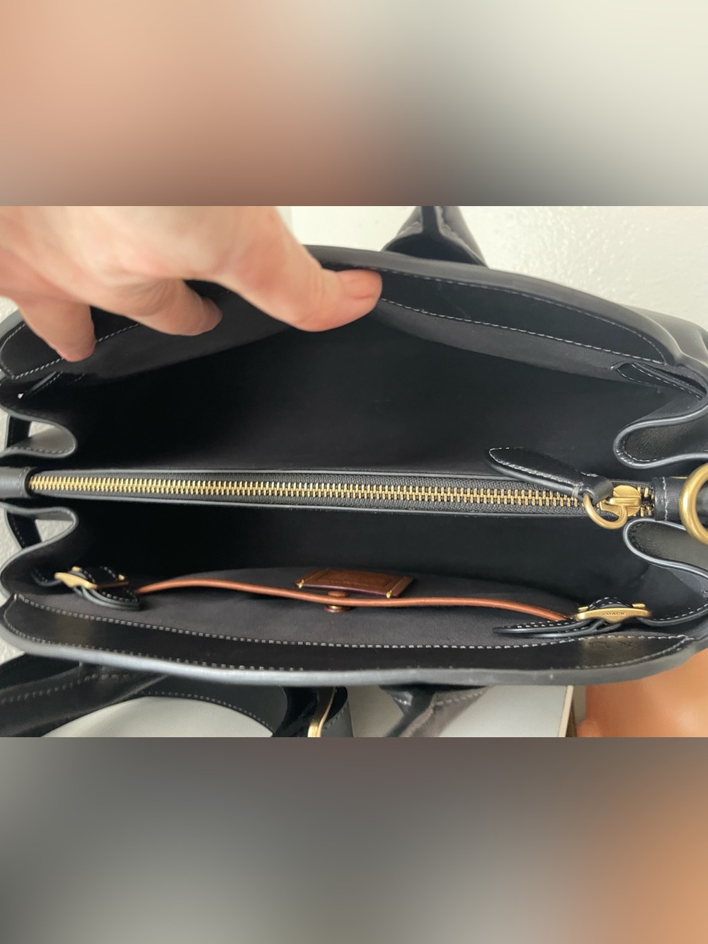 Coach Empire 35 in black glove tanned leather. - Picture 9 of 16